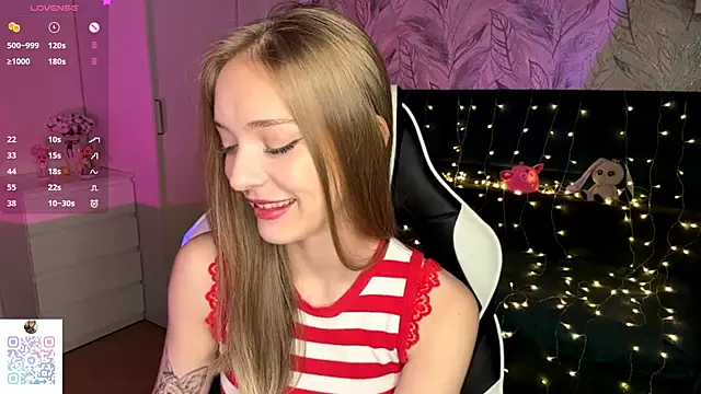 Snapshot of EvaPeace chatting on 12.02.25 EvaPeace online show from 12.02.25