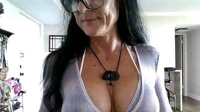 Snapshot of carothepro chatting on 10.31.25 carothepro online show from 10.31.25