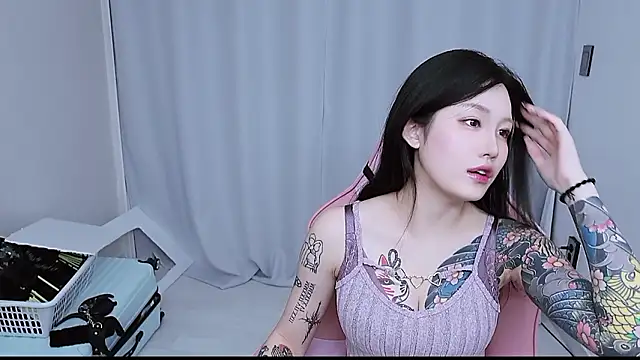 Snapshot of MISA_02 chatting on 12.17.25 MISA 02 online show from 12.17.25