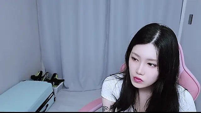 Snapshot of MISA_02 chatting on 12.21.25 MISA 02 online show from 12.21.25