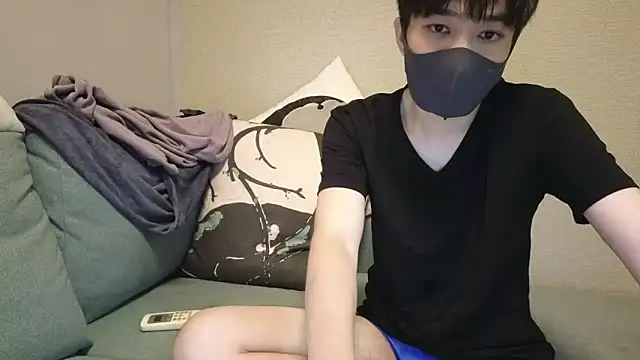 Snapshot of natesui chatting on 10.18.25 natesui online show from 10.18.25