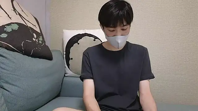 Snapshot of natesui chatting on 10.20.25 natesui online show from 10.20.25