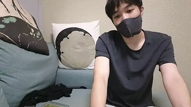 Snapshot of natesui chatting on 10.20.25 natesui online show from 10.20.25