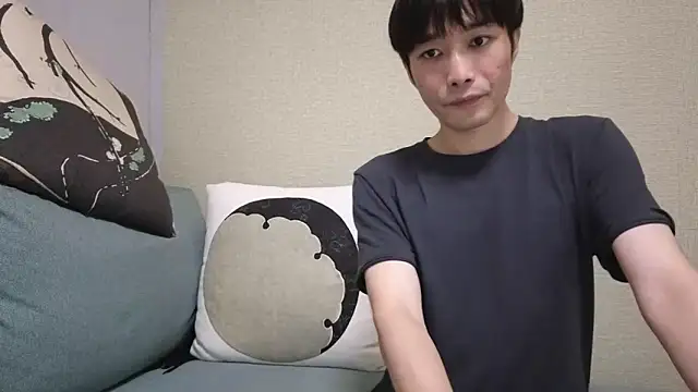 Snapshot of natesui chatting on 10.23.25 natesui online show from 10.23.25