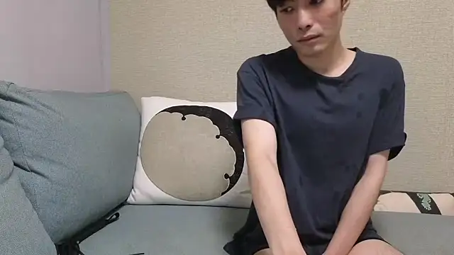 Snapshot of natesui chatting on 10.27.25 natesui online show from 10.27.25