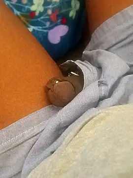 Snapshot of leeya14 chatting on 11.02.25 leeya14 online show from 11.02.25