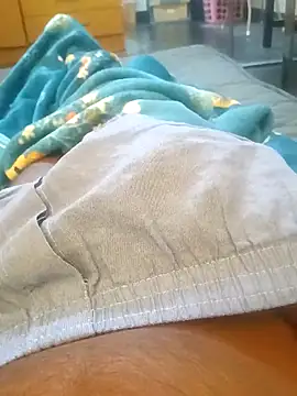 Snapshot of leeya14 chatting on 11.30.25 leeya14 online show from 11.30.25