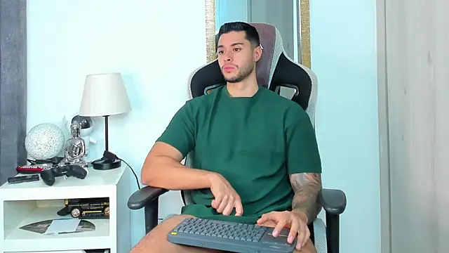 Snapshot of Ken_mailik1 chatting on 11.23.25 Ken mailik1 online show from 11.23.25