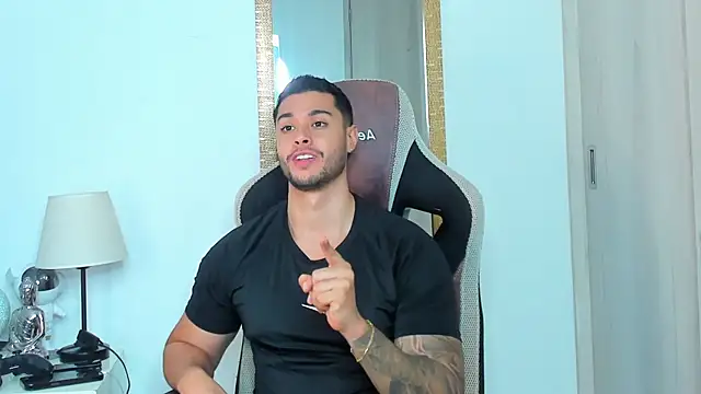 Snapshot of Ken_mailik1 chatting on 11.25.25 Ken mailik1 online show from 11.25.25