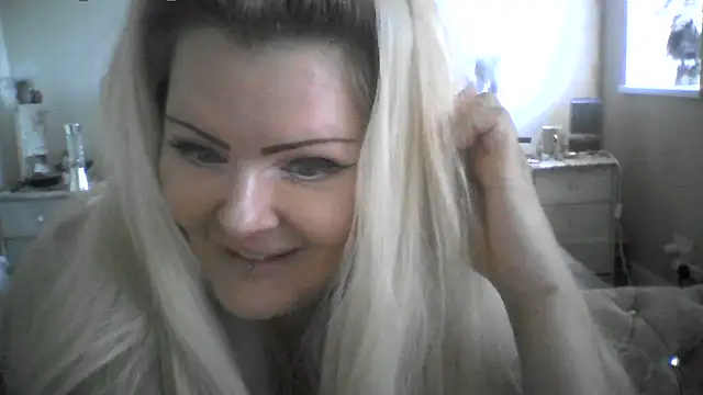 Snapshot of Sultress6969 chatting on 10.11.25 Sultress6969 online show from 10.11.25