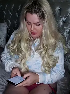 Snapshot of Sultress6969 chatting on 12.17.25 Sultress6969 online show from 12.17.25