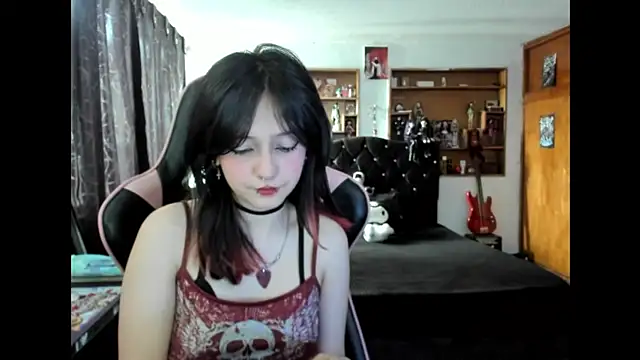 Maki Zein  online show from 11.26.25