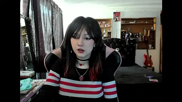 Maki Zein  online show from 12.04.25