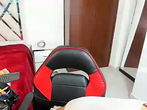 Snapshot of Valtainsexy chatting on 11.12.25 Valtainsexy online show from 11.12.25