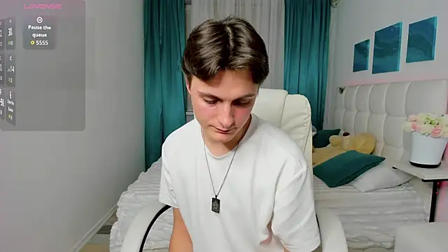 Snapshot of GGimperator_ chatting on 10.24.25 GGimperator online show from 10.24.25