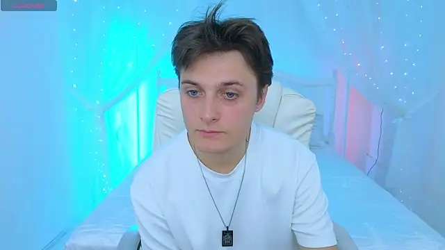 Snapshot of GGimperator_ chatting on 10.27.25 GGimperator online show from 10.27.25