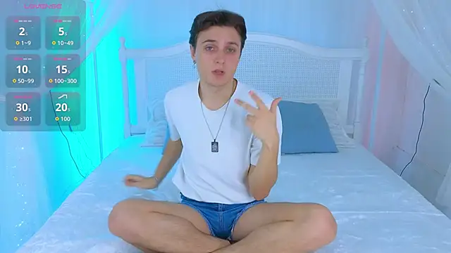 Snapshot of GGimperator_ chatting on 10.28.25 GGimperator online show from 10.28.25