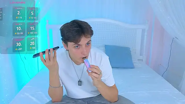 Snapshot of GGimperator_ chatting on 10.29.25 GGimperator online show from 10.29.25