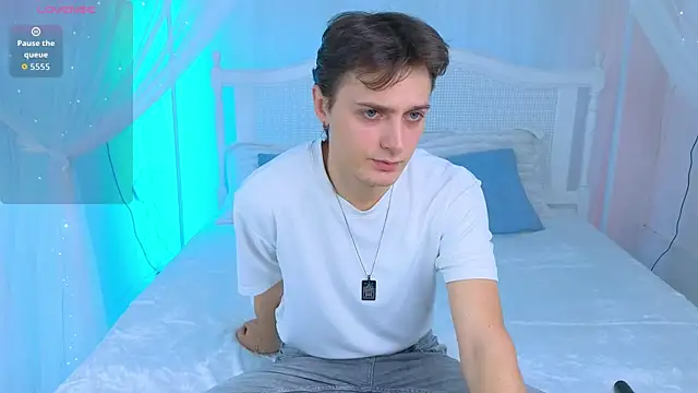 Snapshot of GGimperator_ chatting on 10.30.25 GGimperator online show from 10.30.25