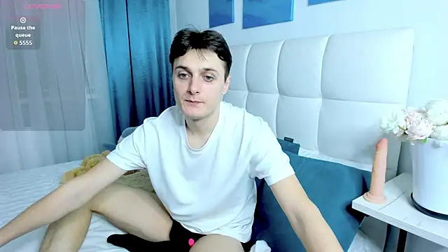 Snapshot of GGimperator_ chatting on 11.21.25 GGimperator online show from 11.21.25