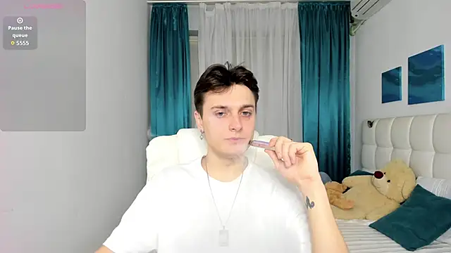 Snapshot of GGimperator_ chatting on 12.01.25 GGimperator online show from 12.01.25