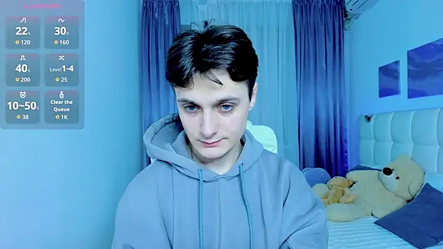 Snapshot of GGimperator_ chatting on 12.04.25 GGimperator online show from 12.04.25