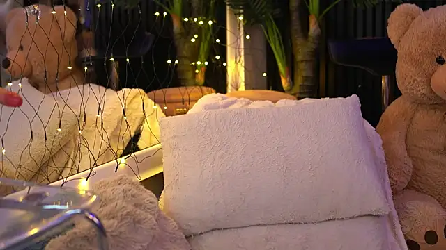 Snapshot of LuxenNoir chatting on 01.12.26 LuxenNoir online show from 01.12.26