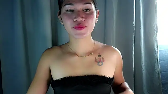 Snapshot of Sephine_2121 chatting on 10.13.25 Sephine 2121 online show from 10.13.25