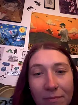Snapshot of PauliinaBlue chatting on 10.11.25 PauliinaBlue online show from 10.11.25