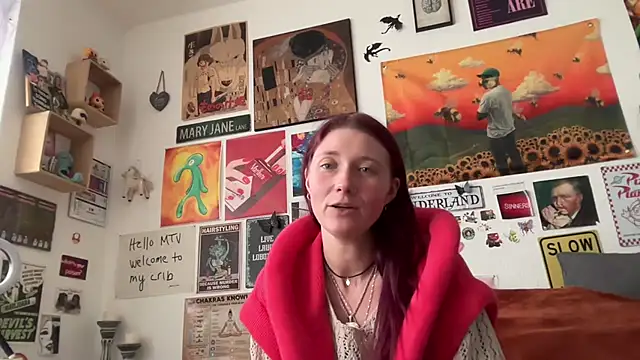 Snapshot of PauliinaBlue chatting on 10.22.25 PauliinaBlue online show from 10.22.25