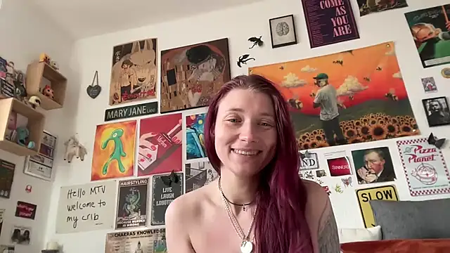 Snapshot of PauliinaBlue chatting on 10.23.25 PauliinaBlue online show from 10.23.25