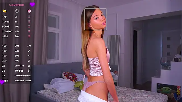 Snapshot of LoisKeedah chatting on 02.14.26 LoisKeedah online show from 02.14.26