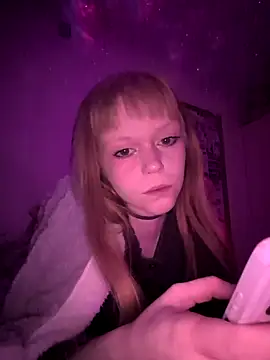 Snapshot of OpheliaMills chatting on 10.11.25 OpheliaMills online show from 10.11.25