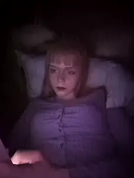 Snapshot of OpheliaMills chatting on 10.12.25 OpheliaMills online show from 10.12.25