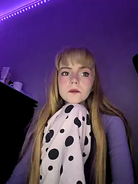 Snapshot of OpheliaMills chatting on 11.07.25 OpheliaMills online show from 11.07.25