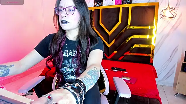 Snapshot of Evangelinejoness_ chatting on 10.16.25 Evangelinejoness online show from 10.16.25