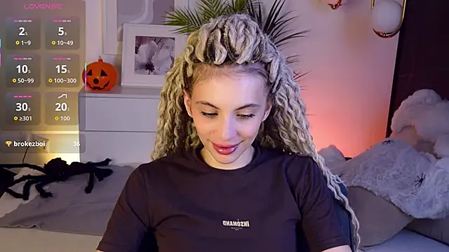 Snapshot of mia_silkk chatting on 11.01.25 mia silkk online show from 11.01.25