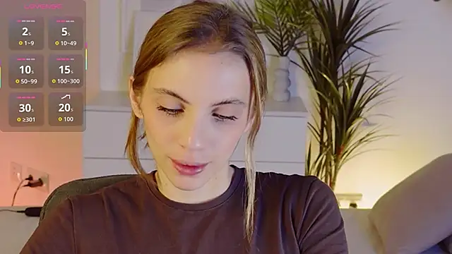 Snapshot of mia_silkk chatting on 11.19.25 mia silkk online show from 11.19.25