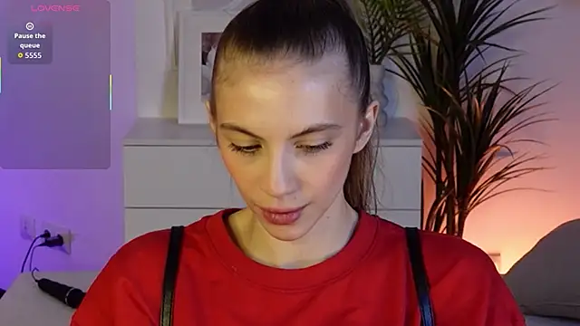 Snapshot of mia_silkk chatting on 11.24.25 mia silkk online show from 11.24.25