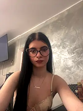 Snapshot of MissHerra2 chatting on 11.25.25 MissHerra2 online show from 11.25.25