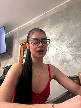 Snapshot of MissHerra2 chatting on 11.26.25 MissHerra2 online show from 11.26.25