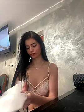 Snapshot of MissHerra2 chatting on 12.15.25 MissHerra2 online show from 12.15.25