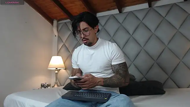 Liam Espinoza online show from 10.19.25