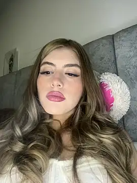 Snapshot of AlessiaLuxx chatting on 07.25.26 AlessiaLuxx online show from 07.25.26