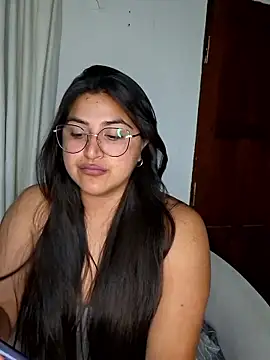 Snapshot of morenalatinaa chatting on 01.17.26 morenalatinaa online show from 01.17.26