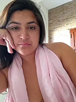 Snapshot of morenalatinaa chatting on 02.15.26 morenalatinaa online show from 02.15.26