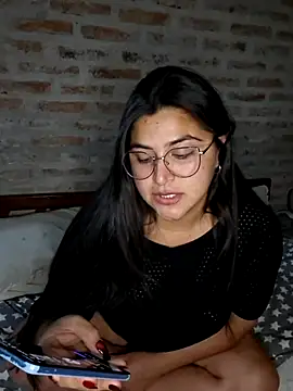 Snapshot of morenalatinaa chatting on 03.12.26 morenalatinaa online show from 03.12.26