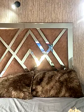 Snapshot of ElectraPink_ chatting on 10.29.25 ElectraPink online show from 10.29.25