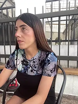 Snapshot of ElectraPink_ chatting on 11.05.25 ElectraPink online show from 11.05.25