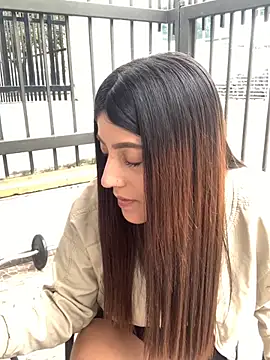 Snapshot of ElectraPink_ chatting on 12.04.25 ElectraPink online show from 12.04.25